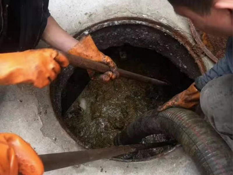 仙桃清理化粪池时如何避免沼气的危害?